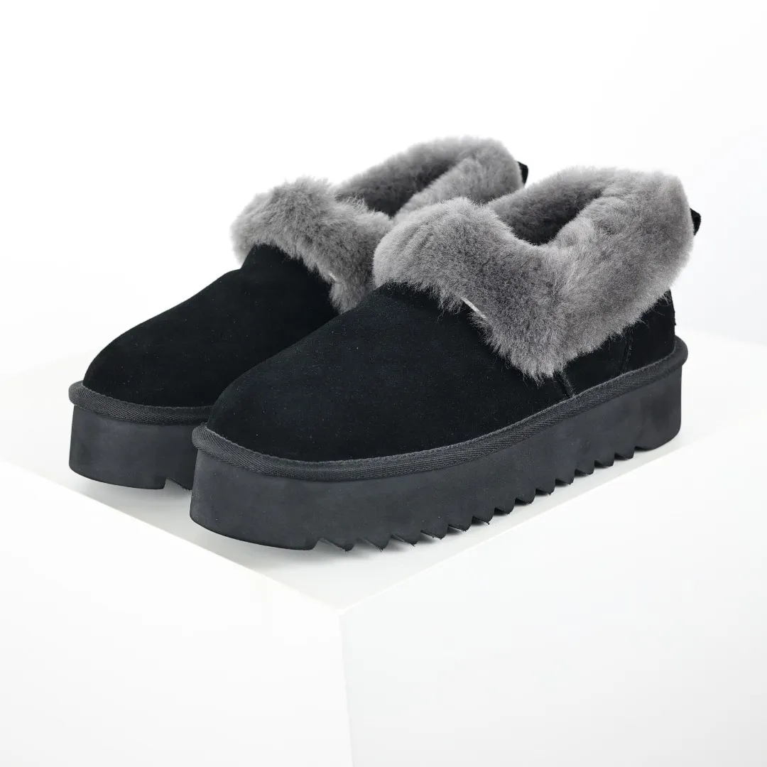 Pick up locally 💰580 Core recommendation Good price It is a very suitable choice for home use. In recent years, uug has launched a series of styles, which are partially geared towards the preferences of young consumers and have also moved to the forefront of fashion trends. Shoe body material: water-repellent coated suede upper, 17 mm UGGPURE™ implantable wool insole, lightweight non-slip and comfortable rubber outsole, with brand LOGO and trademark, with full packaging Size: 35 36 37 38 39 40